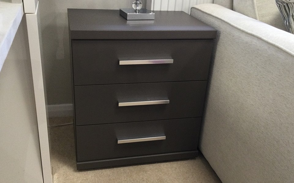 Cambridge 3 Drawer Bedside
W:50cm D:36cm H:57cm
Was £292 Now £145 Cambridge 3 Drawer Bedside
W:50cm D:36cm H:57cm
Was £292 Now £145